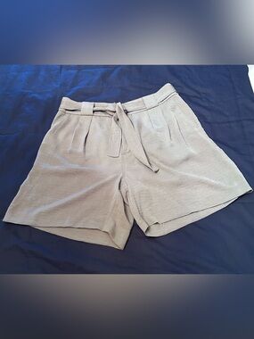 High-Waist Tie-Belt Women’s Shorts - Khaki - size 10
